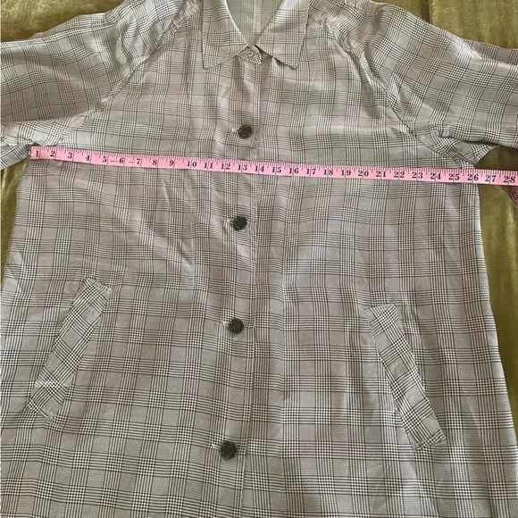 6397 Plaid Button-Up Lightweight Trench - Picture 7 of 9